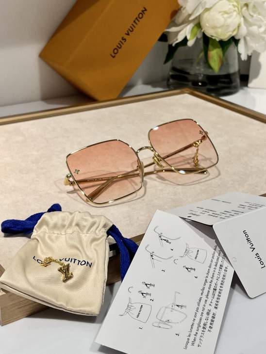 Picture of Louis Vuitton Sunglasses _SKUfw76323955fw